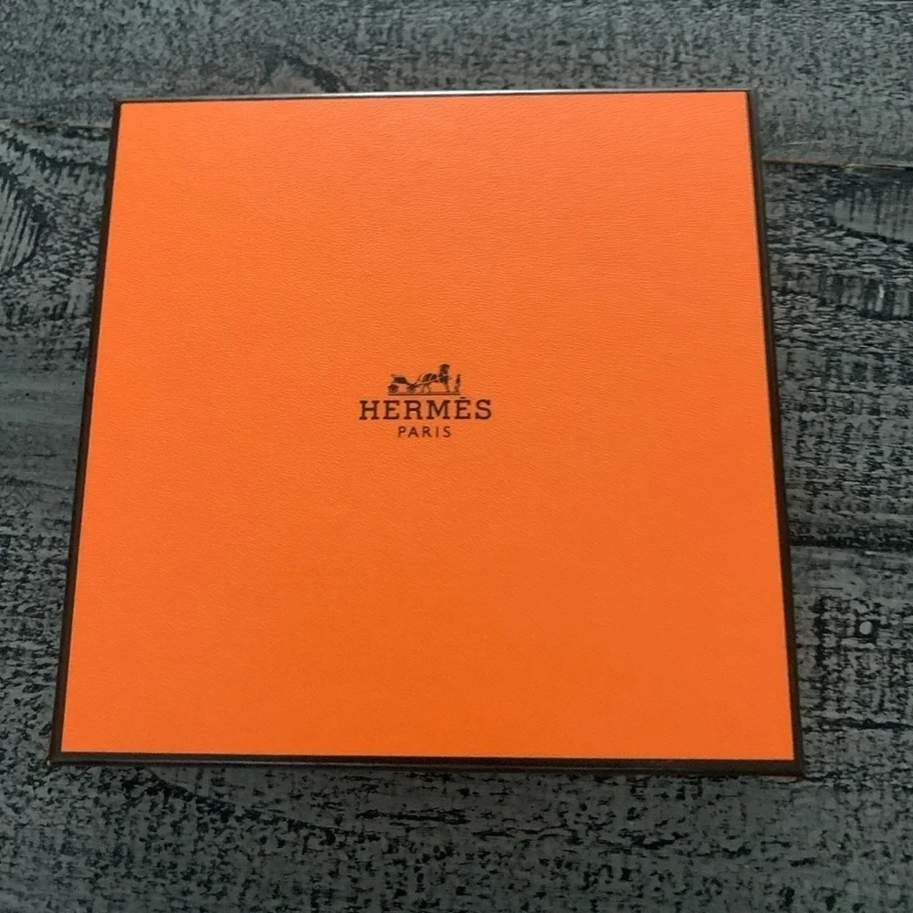 Hermès Orange Box, 5”x5”x1” jewelry box